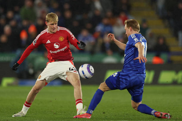 决赛中击败 决赛中击败